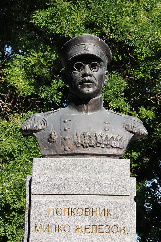 Паметник на полковник Милко Железов във Варна, България