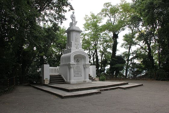 Паметник на Граничаря в Морската градина на град Варна
