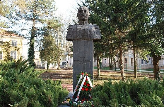 Бюст-паметник на генерал Стефан Тошев, Генерал Тошево, България