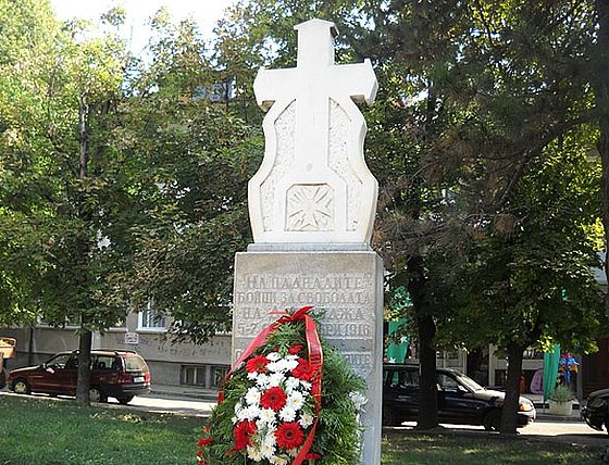 Кръст-паметник, Добрич, България