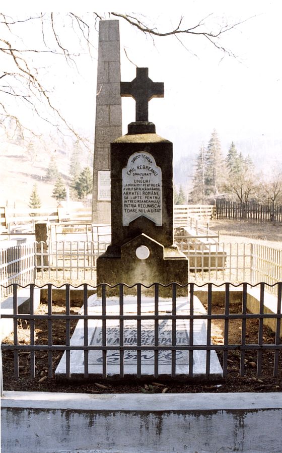Mormântul sublocotenentului erou Emil Rebreanu din Palanca, județul Bacău, România