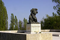 Grobnica sa spomenikom palim ratnicima na Mirogoju u Zagrebu