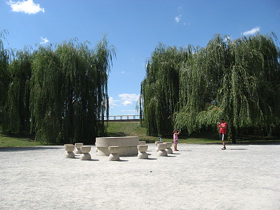 Ansamblul monumental ”Calea Eroilor” realizat de Constantin Brâncuşi,Târgu Jiu, Romania