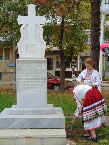 Кръст-паметник, Добрич, България