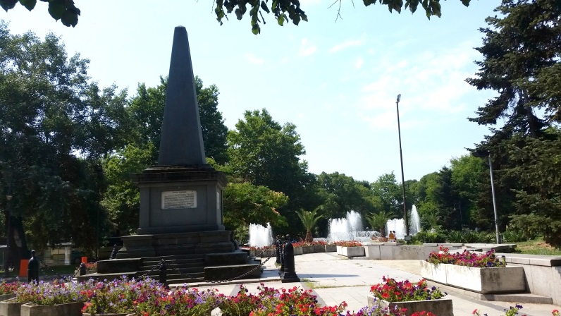 The Monument of the Fallen Warriors in the Serbian-Bulgarian War is located next to the municipal building. It faces south. There is a golden-chested cross. Its architecture has a pyramidal silhouette and consists of three parts: the square base, the middle part and a sloping pylon, pointed pyramid to the top. On the four sides of the cubic part there are four marble plates with engraved texts. GPS.43.207455, 27.916561