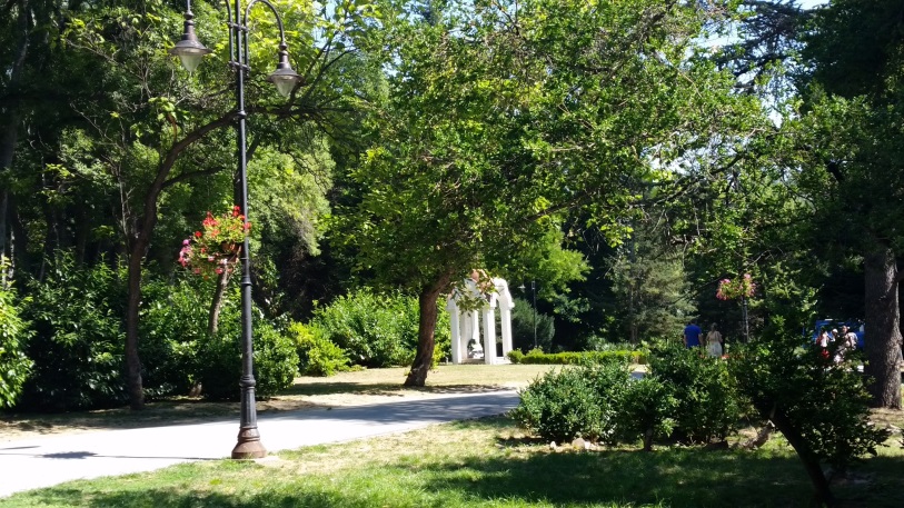 The Monument of the Ukrainian Wars is located in the Sea Garden. The image of the temple as a symbol of the spiritual is at the heart of the idea of paying tribute and appreciation to the Ukrainian warrior that gave their lives to Bulgaria. The memorial is an open space that reminds a chapel. It is supported by four symmetrical plastic columns, which are covered by crossed three-arched vaults, forming a semi-spherical dome in the intersectional square, and an East-Orthodox cross. In the center of the chamber space there is a monolithic block on which is written in Ukrainian and Bulgarian: &quot;The Ukrainian soldiers who died for the freedom of Bulgaria by the Bulgarian and Ukrainian people, March 2006&quot;.